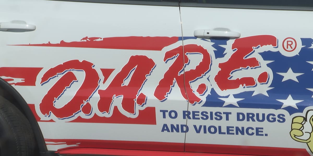 Dfc Program Southeast Lauderdale Middle School introduces D.A.R.E. program to students
