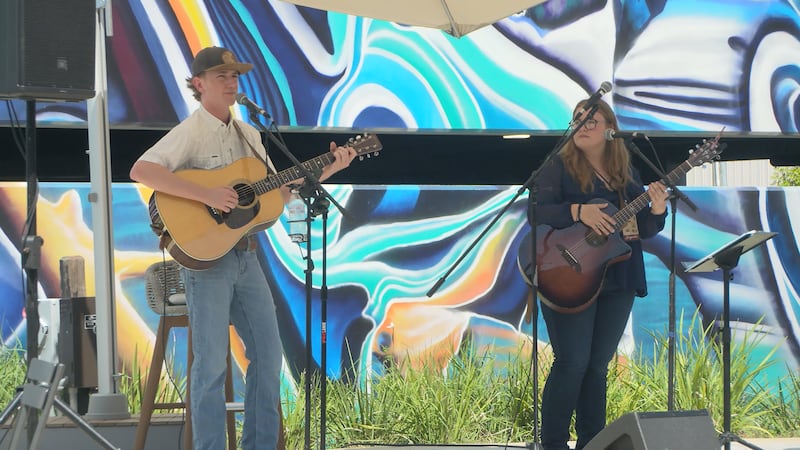 Cooper Cross and Sugar Bee perform as Mississippi Songwriters Festival continues in Ocean...