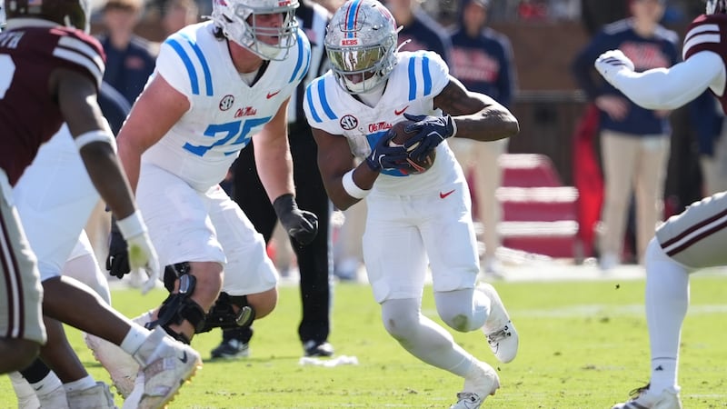 Mississippi running back Kewan Lacy (5) follows the block by offensive lineman Patrick Kutas...