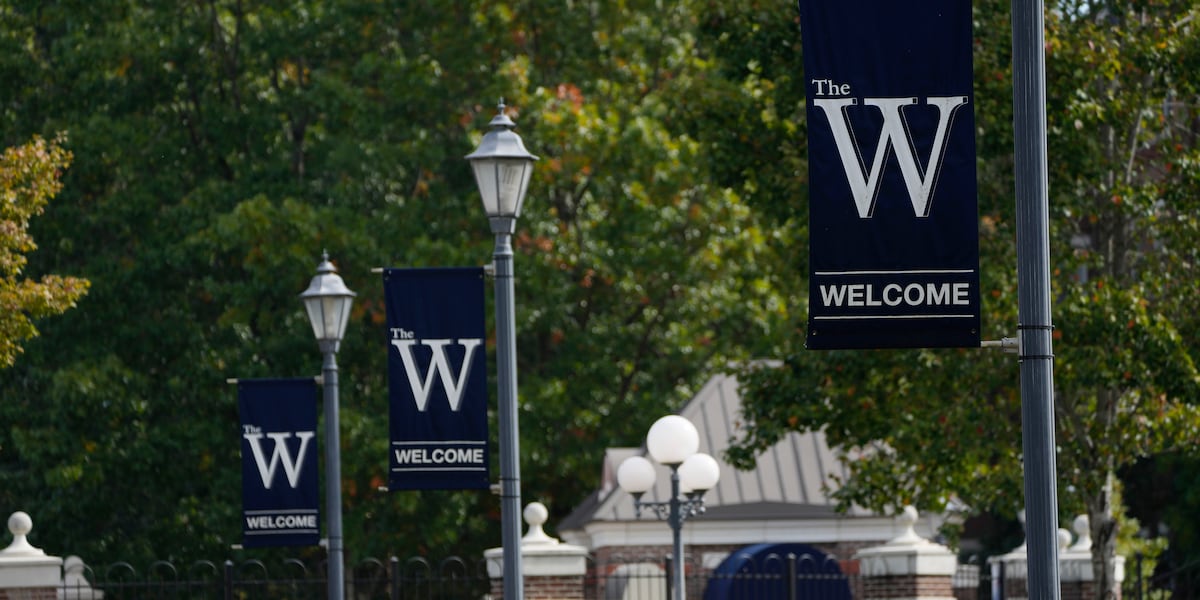 Man dies after falling off roof at Mississippi University for Women